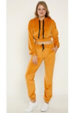 Trening din catifea moale format din bluza cu fermoar partial si pantalon Ivana Mustar