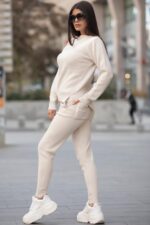 Compleu Tricotat format din pantalon si bluza cu imprimeu 3D Vogue Adelinda Bej - imagine 12