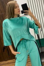 Compleu din catifea moale format din bluza asimetrica si pantalon evazat cu fermoar pe picior Rebeca Turcoaz - imagine 2