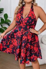 Rochie Scurta Ruxia Neagra cu flori Rosii- Marimi Mari