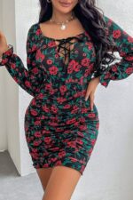 Rochie Scurta Livia Neagra cu Flori Rosii