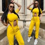 Compleu din bumbac format din bluza scurta in colturi si pantalon Hilta Galben - imagine 4