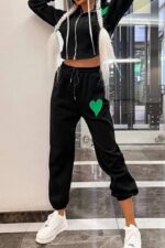 Trening format din bluza scurta cu fermoar si pantalon Ramona Negru cu inima verde