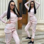 Compleu format din bluza cu fermoar si pantaloni cu bretele Marita Roz Pudra - imagine 4