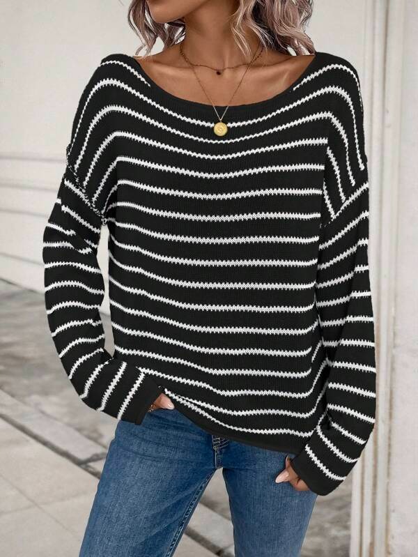 766 Bluza Sheryl Tricotata Neagra cu Dungi Albe si Maneca Lunga - imagine 1