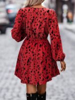 Rochie Scurta Dafne Rosie Cu Imprimeu Negru Si Maneci Bufante - imagine 2
