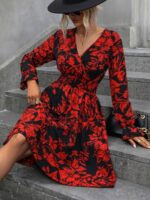 Rochie Scurta Isamara Neagra Cu Model Floral Rosu - imagine 4