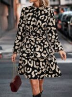 Rochie Scurta Nora Neagra Cu Imprimeu Crem - imagine 4