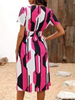 Rochie Midi Higger Roz Cu Imprimeu Geometric Alb - Negru - imagine 2