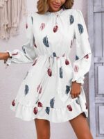 Rochie Scurta Trixy Alba Cu Model Cu Pene Multicolore