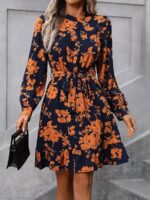 Rochie Scurta Janem Bleumarin Cu Model Floral Portocaliu Si Cordon - imagine 3