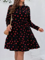 Rochie Scurta Varna Neagra Cu Inimioare Rosii - Marimi Mari