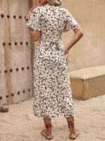 Rochie Lunga Larisia Alba Cu Imprimeu Maro - imagine 2
