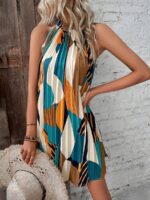 Rochie Scurta Bertina Albastra Cu Imprimeu Geometric Multicolor Si Pliuri - imagine 3