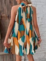 Rochie Scurta Bertina Albastra Cu Imprimeu Geometric Multicolor Si Pliuri - imagine 2