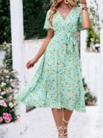 Rochie Midi Klarisa Verde Deschis Cu Model Floral Galben - imagine 4