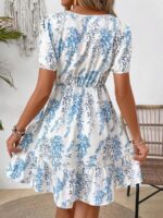 Rochie Scurta Madelina Alba Cu Model Floral Albastru - imagine 2