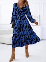 Rochie Lunga Dalmer Albastra Cu Model Cu Frunze Negre - imagine 3