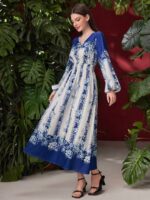 Rochie Lunga Aarti Albastra Cu Model Floral Alb - imagine 3