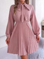Rochie Scurta Gudfina Roz Pudra cu Pliuri