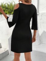 Rochie Scurta Leonora Alb cu Negru si Trandafiri Rosii - imagine 2