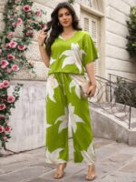 Compleu Gustan Vernil cu Print Floral Crem format din Bluza si Pantalon - Marimi Mari