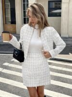 Compleu Gemma Alb cu Patratele Negre format din Fusta Scurta si Sacou