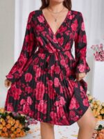 Rochie Scurta Hiba Neagra cu Trandafiri Rosii - Marimi Mari