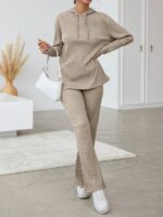 Compleu Emilja Bej format din Bluza si Pantalon