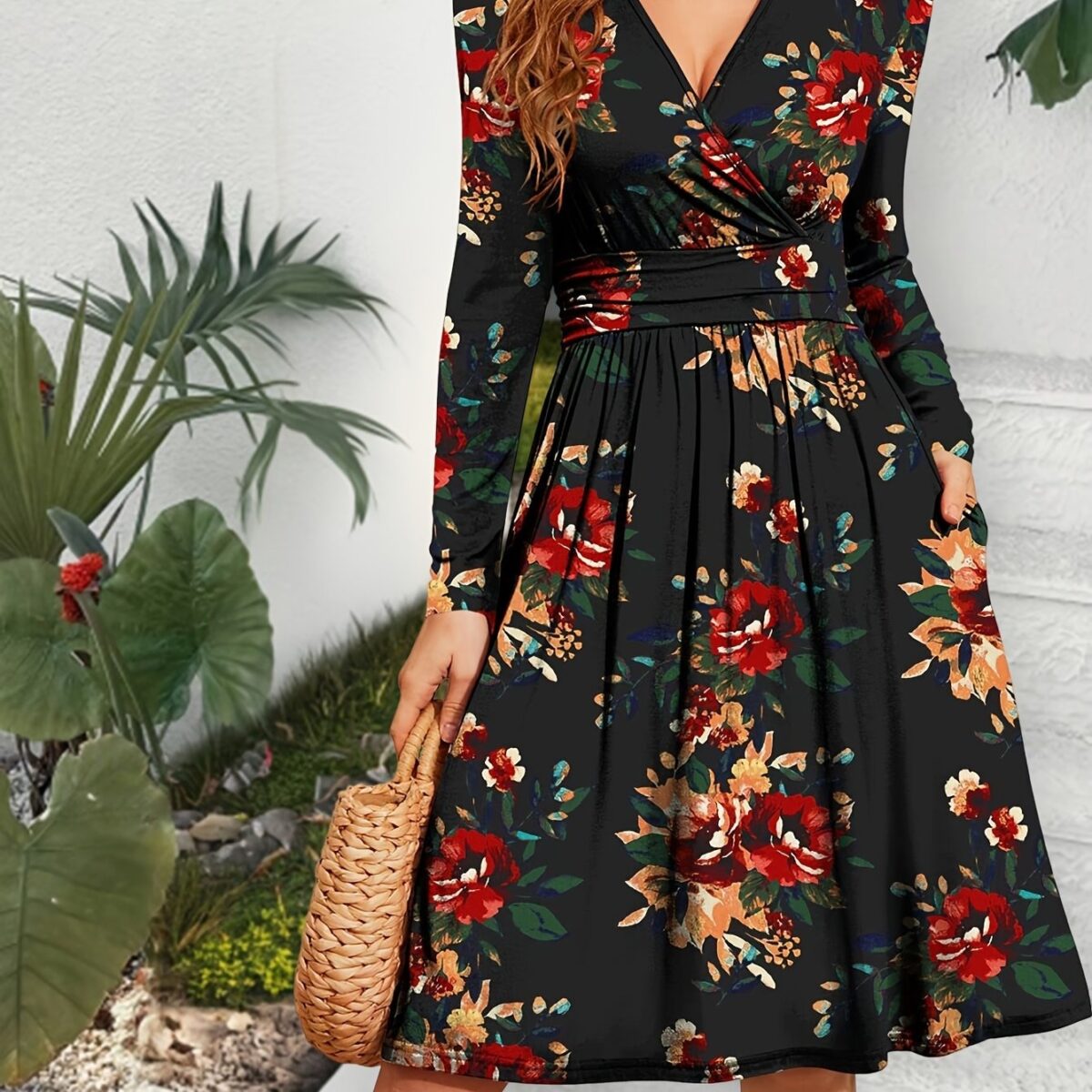 Rochie Scurta Beatriz Neagra cu Print Floral Rosu - imagine 3