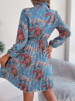 Rochie Scurta Alaina Bleu cu Print Floral Rosu Plisata - imagine 2