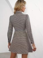 Rochie Scurta Adison Bej cu Patratele Negre si Maro - imagine 2