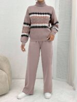 Compleu Tricotat cu Pantalon Cosima Roz cu Print Geometric