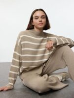Compleu Tricotat cu Pantalon Minka Bej cu Dungi Albe