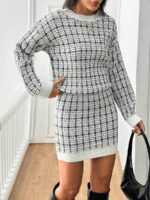 Compleu Tricotat cu Fusta Scurta Martisa Alb cu Print Geometric Negru