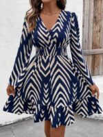 Rochie Scurta Jolie Bleumarin cu Print Geometric Crem