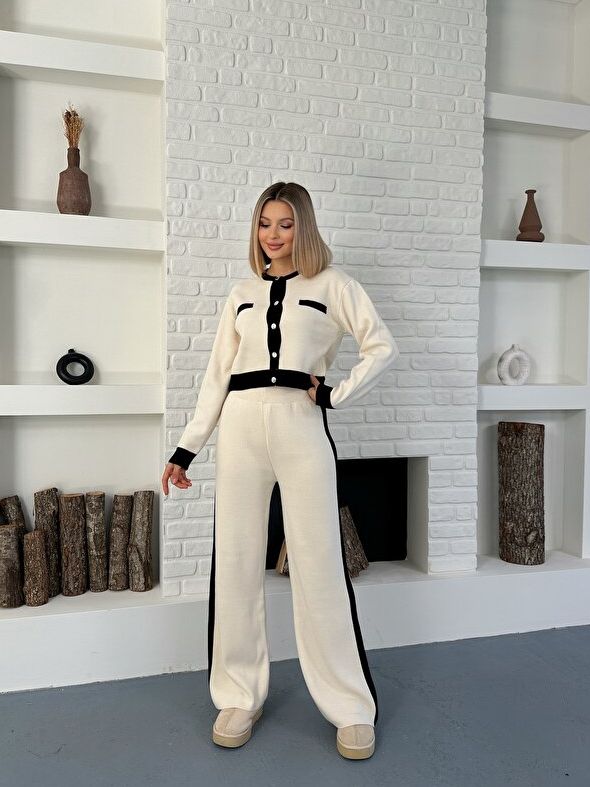 1 Compleu Tricotat cu Pantalon Rally Crem cu Dungi Negre - imagine 1