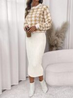 Compleu Tricotat cu Fusta Midi Sandra Alb cu Print Bej