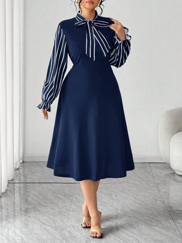 Rochie Midi Renata Bleumarin cu Dungi Albe - Marimi Mari