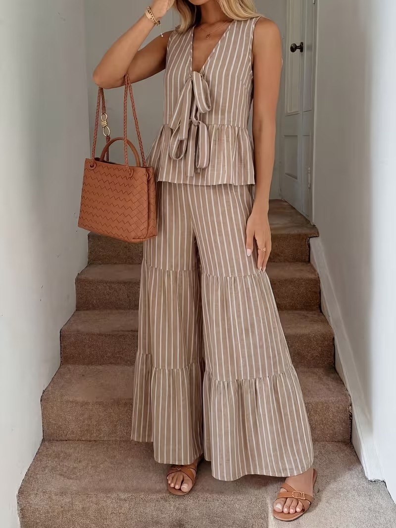 4045 Compleu Larina Maro cu Dungi Albe format din Vesta si Pantalon - imagine 1