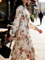 Rochie Midi Ivalo Bej Plisata cu Print Floral Roz - imagine 4